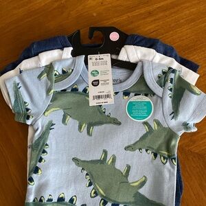 Carter’s onesie bodysuit, set of 3. NWT. Dinosaur themed. 0-3 months.